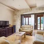 Seastone Villa *